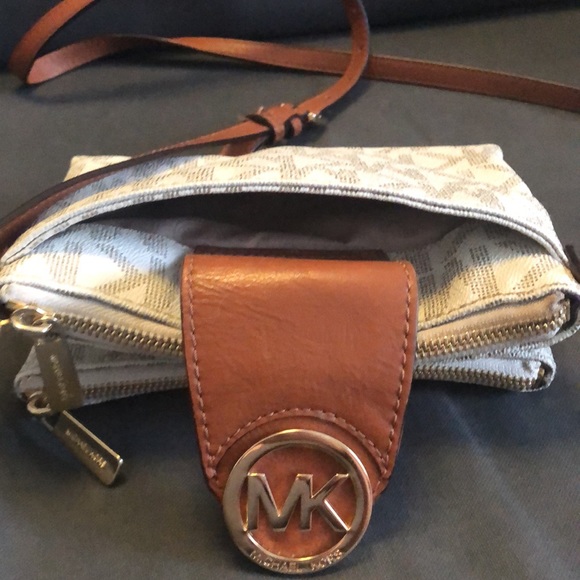 Michael Kors Cross Shoulder Bag - Picture 6 of 15